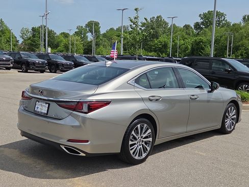 Used 2019 Lexus ES 350 w/ Premium Package FWD image 3