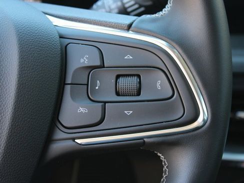 Used 2025 Buick Encore GX Preferred image 13