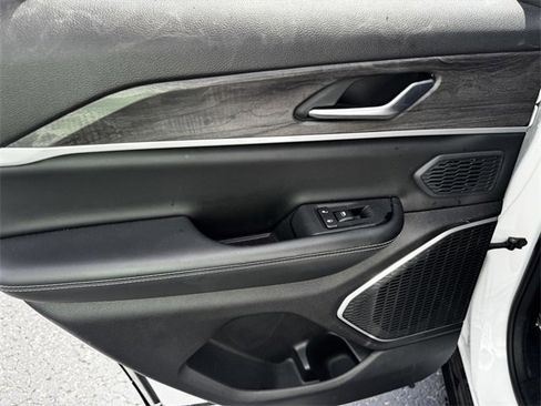 Used 2023 Jeep Grand Cherokee 4WD 4xe image 19