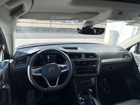 Certified 2022 Volkswagen Tiguan SE w/ Panoramic Sunroof Package image 15