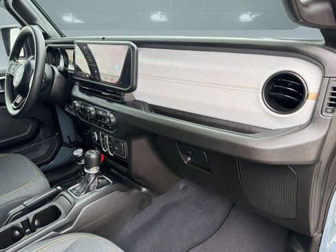 Used 2025 Jeep Gladiator Sport image 20