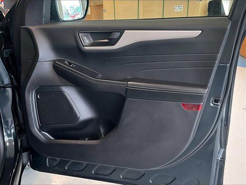 Used 2022 Ford Escape SE w/ Cold Weather Package image 12