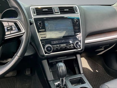 Used 2018 Subaru Outback 2.5i Limited AWD/4WD image 9