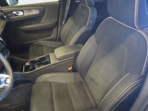 Used 2023 Volvo XC40 Recharge Ultimate w/ Protection Package Premier AWD/4WD image 18