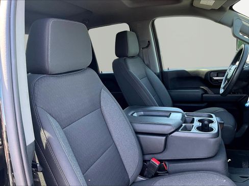 Used 2022 Chevrolet Silverado 2500 Custom w/ Custom Value Package AWD/4WD image 28