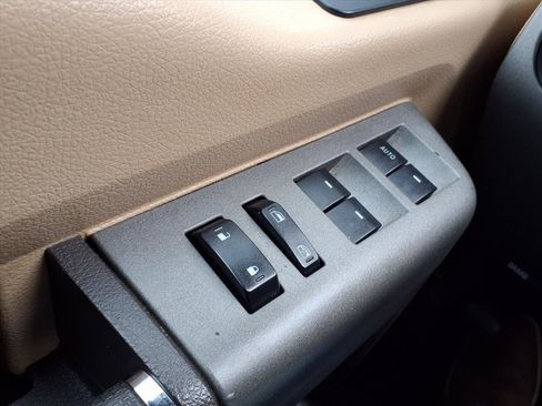 Used 2011 Ford F250 Lariat w/ Lariat Interior Pkg image 9