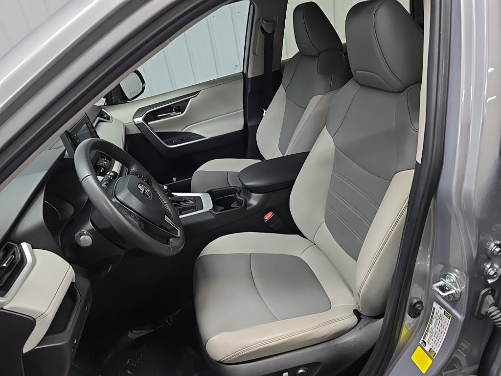 Used 2021 Toyota RAV4 XLE Premium FWD image 30