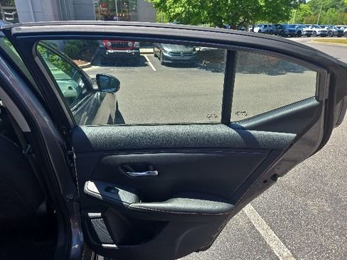 Used 2023 Nissan Sentra SR w/ Midnight Edition Package FWD image 19