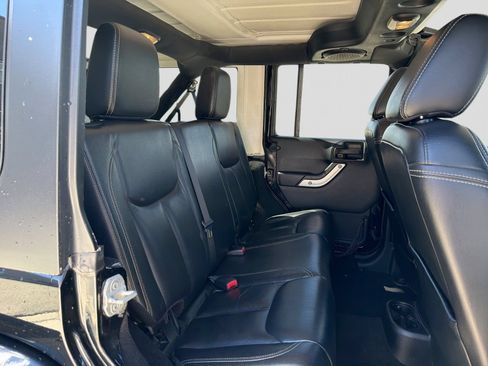 Used 2013 Jeep Wrangler Unlimited Sahara w/ Connectivity Group AWD/4WD image 20