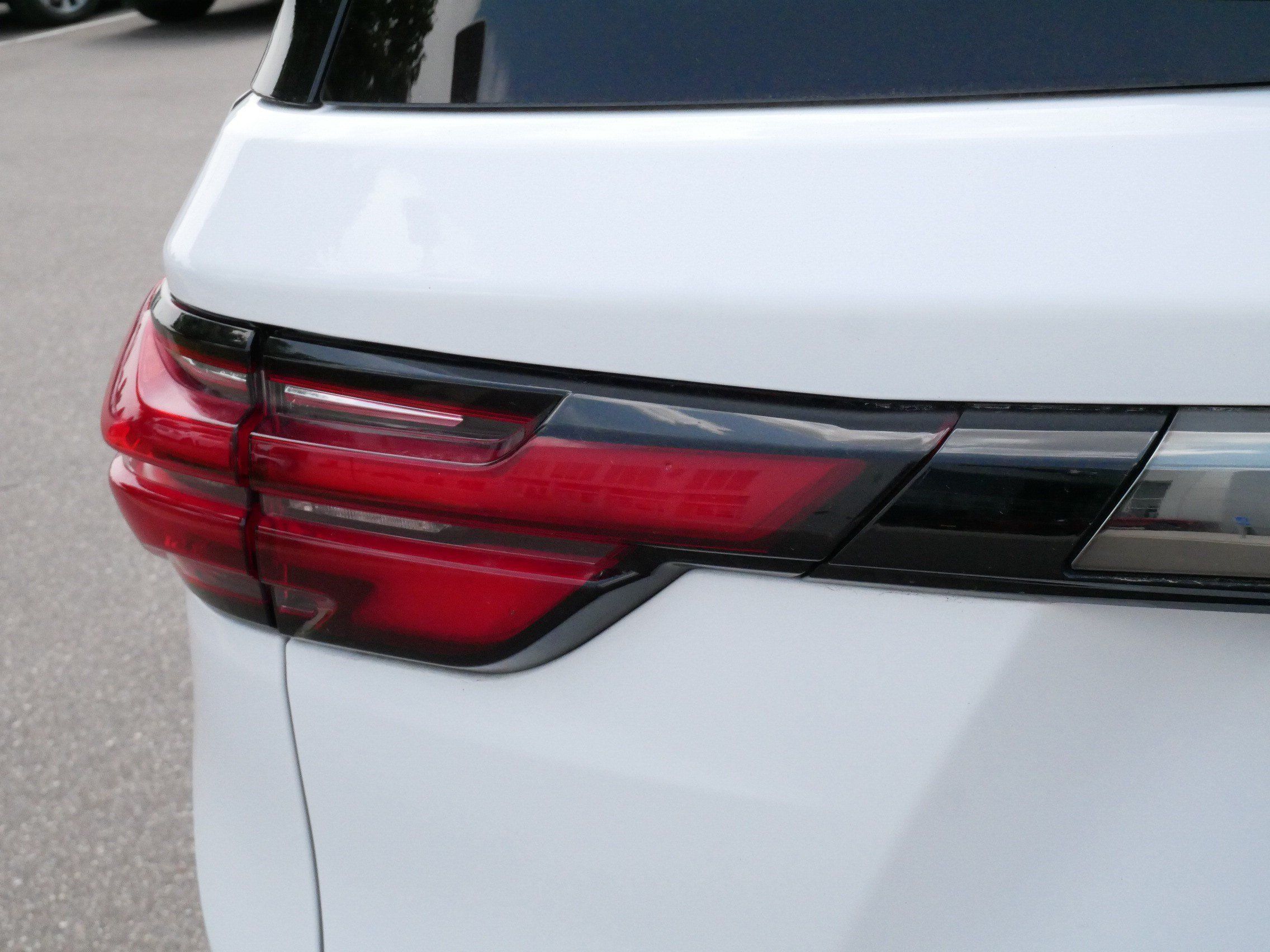 Used 2023 Chevrolet Traverse RS AWD/4WD image 17