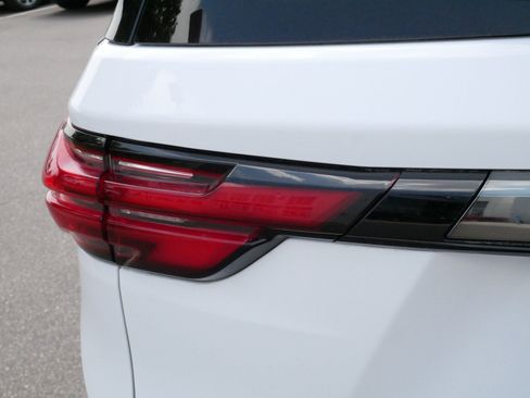 Used 2023 Chevrolet Traverse RS AWD/4WD image 17