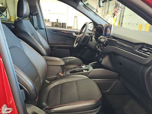 Used 2025 Ford Escape ST-Line AWD/4WD image 8