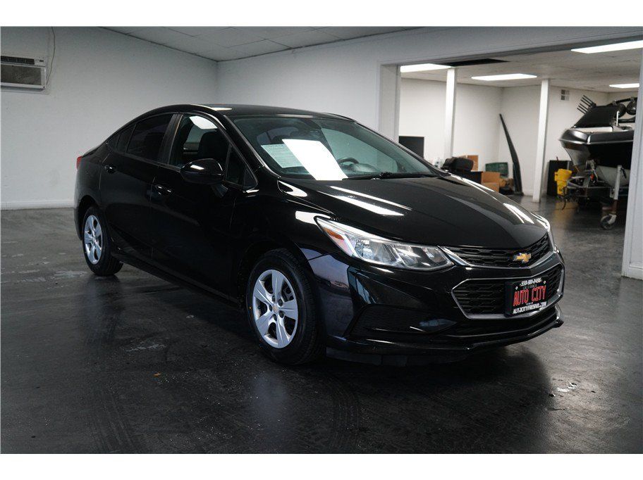 Used 2017 Chevrolet Cruze LS FWD image 9