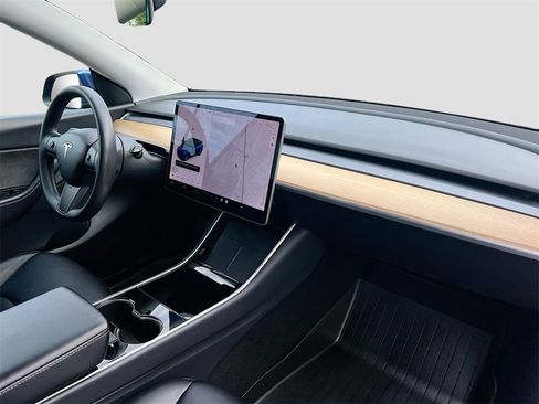 Used 2020 Tesla Model Y Long Range image 27