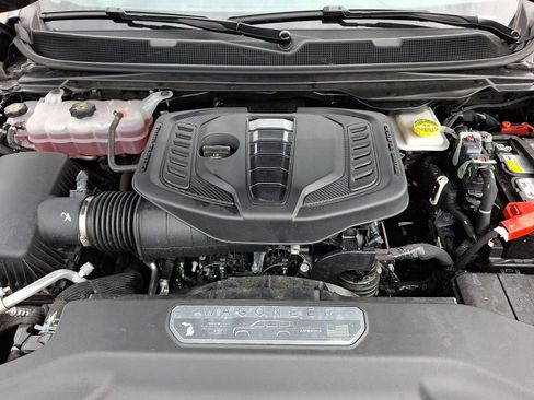 Certified 2025 Jeep Wagoneer 4WD image 31