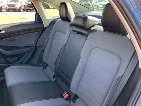 Used 2025 Volkswagen Jetta SE image 20