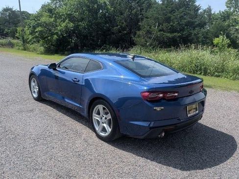 Used 2021 Chevrolet Camaro LT w/ Technology Package RWD image 4