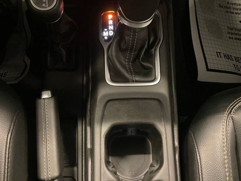 Used 2024 Jeep Wrangler Unlimited Sahara AWD/4WD image 30