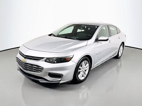 Used 2017 Chevrolet Malibu LT w/ Driver Confidence Package FWD image 3