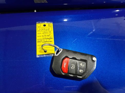Used 2019 Jeep Wrangler Unlimited Sahara w/ Safetytec Group AWD/4WD image 34