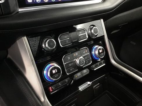 Used 2021 GMC Yukon Denali w/ Denali Premium Package AWD/4WD image 17