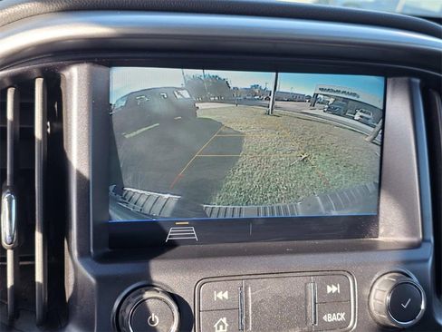 Used 2022 Chevrolet Colorado LT w/ Safety Package image 17