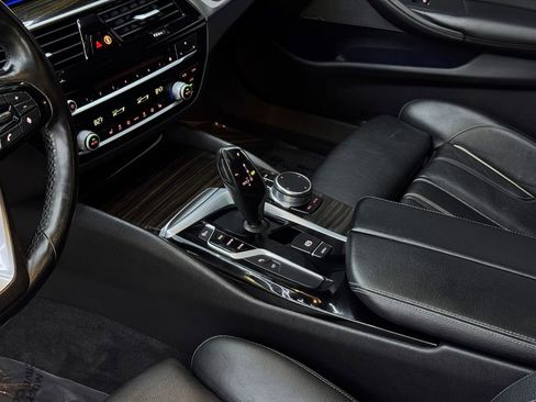 Used 2018 BMW 530i w/ Premium Package image 21