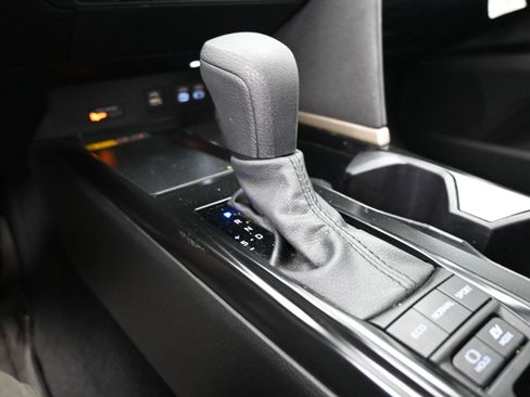 Used 2025 Toyota Camry LE FWD image 31