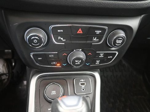 Used 2020 Jeep Compass Latitude AWD/4WD image 9