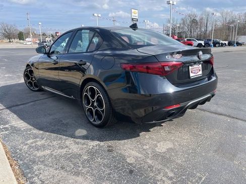 Used 2023 Alfa Romeo Giulia Veloce image 5