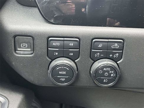 Used 2024 Chevrolet Silverado 1500 LT Trail Boss w/ LT Trail Boss Premium Package image 28