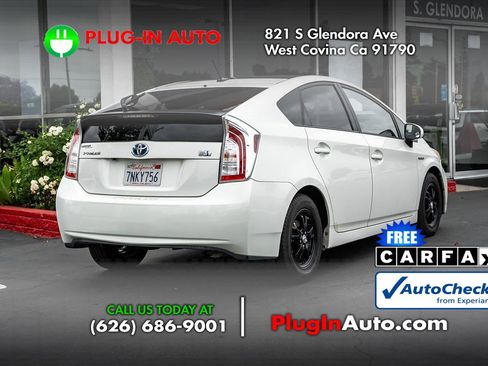 Used 2015 Toyota Prius Three w/ Solar Roof Package FWD image 4