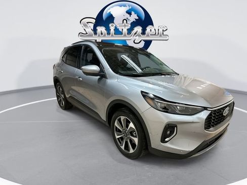 Used 2023 Ford Escape Platinum w/ Premium Technology Package image 2