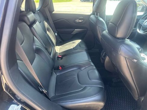 Used 2020 Jeep Cherokee Limited AWD/4WD image 19