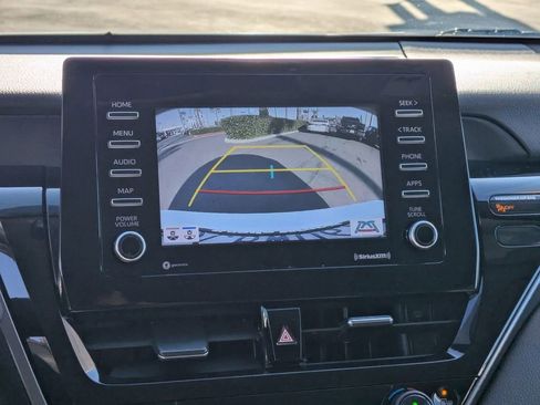 Used 2022 Toyota Camry LE image 13