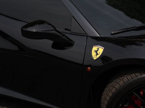 Used 2019 Ferrari 488 Spider RWD image 5