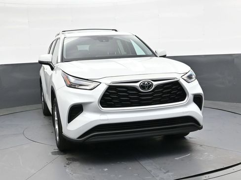 Used 2023 Toyota Highlander L image 10