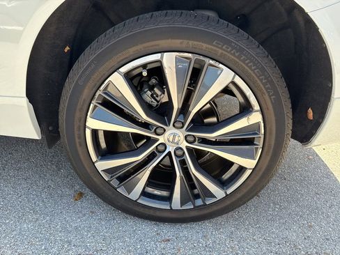 Used 2022 Volvo XC60 B5 Momentum w/ Advanced Package AWD/4WD image 6