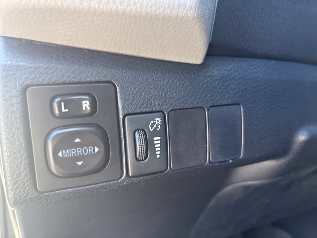 Used 2015 Toyota Corolla LE FWD image 16