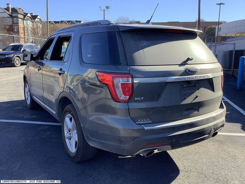 Used 2018 Ford Explorer XLT w/ Equipment Group 202A image 4