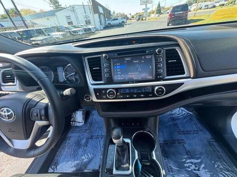 Used 2014 Toyota Highlander XLE image 15