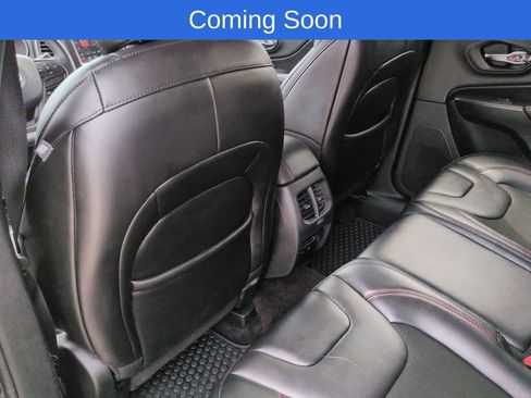 Used 2019 Jeep Cherokee Trailhawk w/ Cold Weather Group AWD/4WD image 18