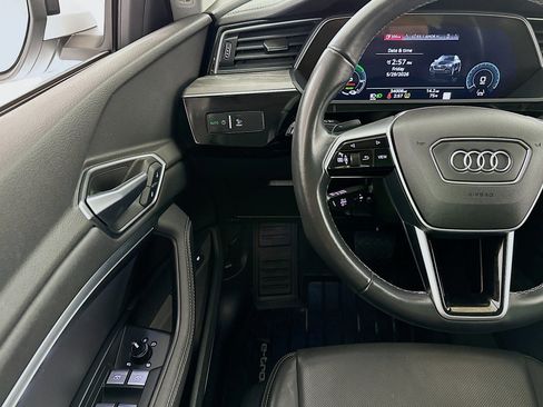 Used 2022 Audi e-tron Premium Plus w/ Premium Plus Package AWD/4WD image 10