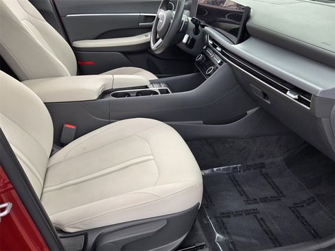 Certified 2024 Hyundai Sonata SEL w/ Convenience Package image 16