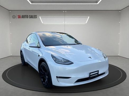 Used 2022 Tesla Model Y Long Range AWD/4WD image 7