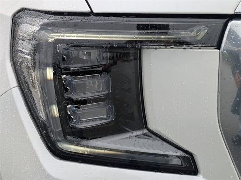 Used 2022 GMC Yukon Denali image 11