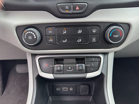 Used 2024 GMC Terrain SLE FWD image 15