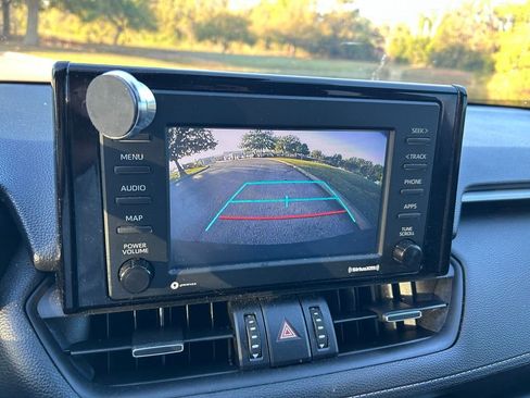 Used 2022 Toyota RAV4 XLE Premium image 25