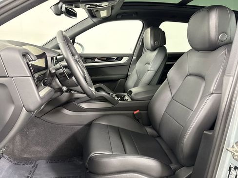 Certified 2025 Porsche Cayenne image 5