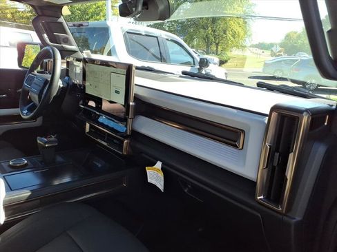 Used 2025 GMC Hummer EV 2X image 19